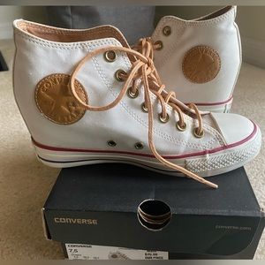 Converse Wedges CTAS Lux Mid size 7.5 women’s / 38.5
